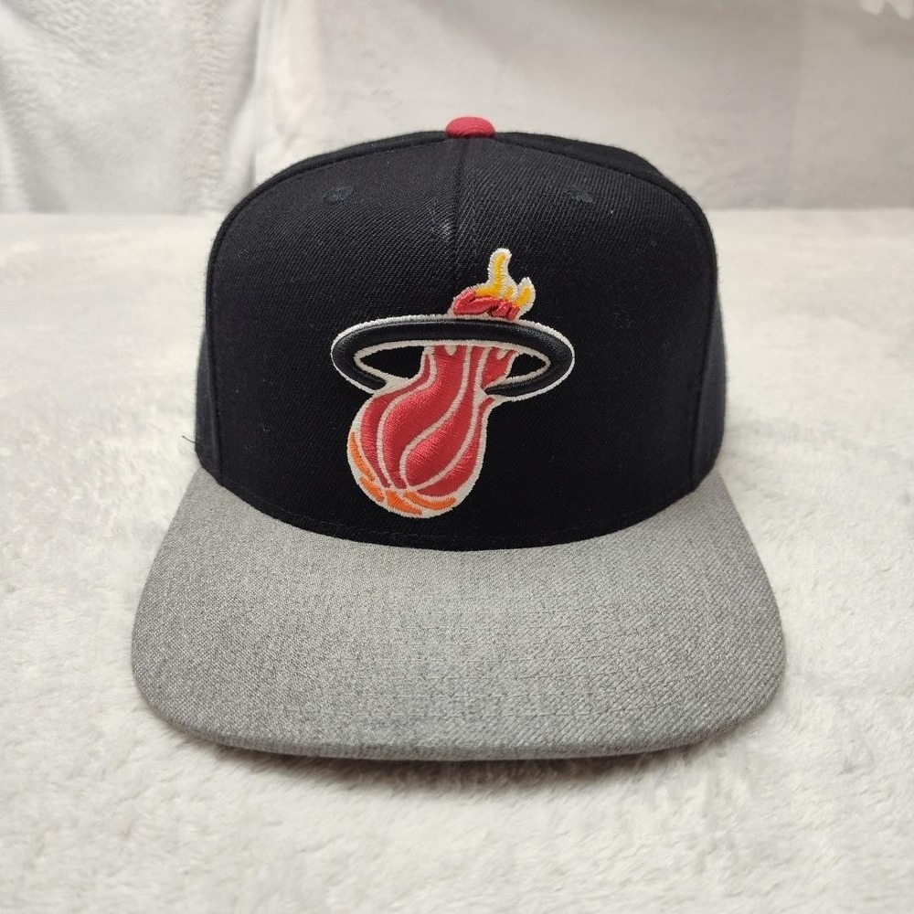 Miami Heat Adidas Y2K Hat Cap Snap Back Mens‎ Black Gray NBA Basketball